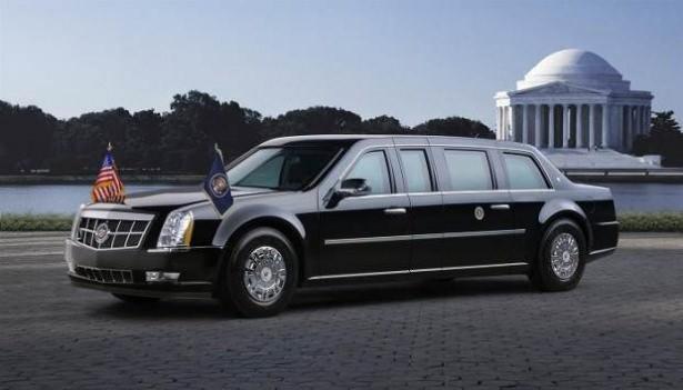 <p>Cadillac One “The Beast” 1.5 Milyon Dolar. Cadillac One Beast yani “çirkin”, Amerika Birleşik Devletleri Başkanını taşımak için hazırlanan özel bir zırhlı araçtır. Bu Cadillac, yaklaşık 1.5 milyon dolar maliyetindedir. Araçta yangın söndürücü köpük, bir yangın söndürme sistemi, ayrılmış oksijen kaynağı, bagajda ekstra silahlar ve yakıt tankı koruma özelliği vardır. Aracın zırhı ağır çelik, alüminyum, titanyum ve seramikten oluşturulmuştur. Bu özellikler, dışarıdan müdahale ile aracın kapılarının açılmasını imkansız hale getirmektedir. Ayrıca araç tuzaklara karşı yardım çağırmak için kendi şifreli haberleşme sistemini barındırır.</p>