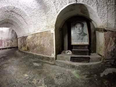 <p><br />
Krakow’un 15 kilometre dışındaki Wieliczka kasabasında bulunuyor. Wieliczka Tuz Madeni'nin en önemli özelliği dünyanın en eski tuz madenlerinden biri olması.</p>