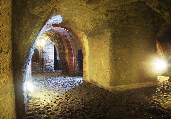 <p>Çek Cumhuriyeti’nin batısında bulunan Pilsen, 14. yüzyılda şehrin altına inşa edilen geçitler, mahzenler ve kuyulardan oluşan 20 km uzunluğunda bir geçite sahip.</p>

<p> </p>
