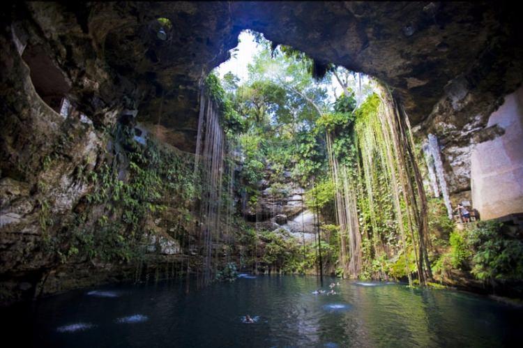 <p><strong>3- Cenote Ik Kil / MEKSİKA </strong></p>
