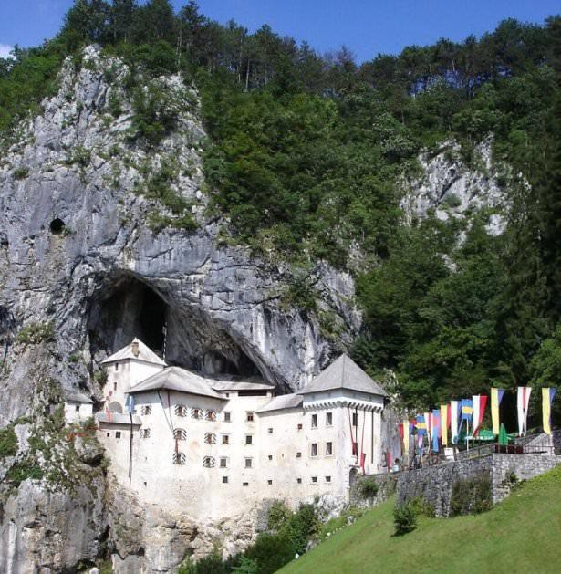 <p>Predjamski Kalesi - Slovenya</p>
