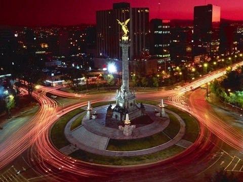 <p>Mexico City her sene 25 cm kadar batıyor.</p>