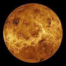 <p>Venus saat yönünde dönen tek gezegendir.</p>