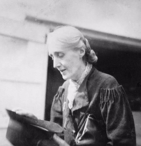<p>Virginia woolf kitaplarının çoğunu ayakta yazmıştır.</p>
