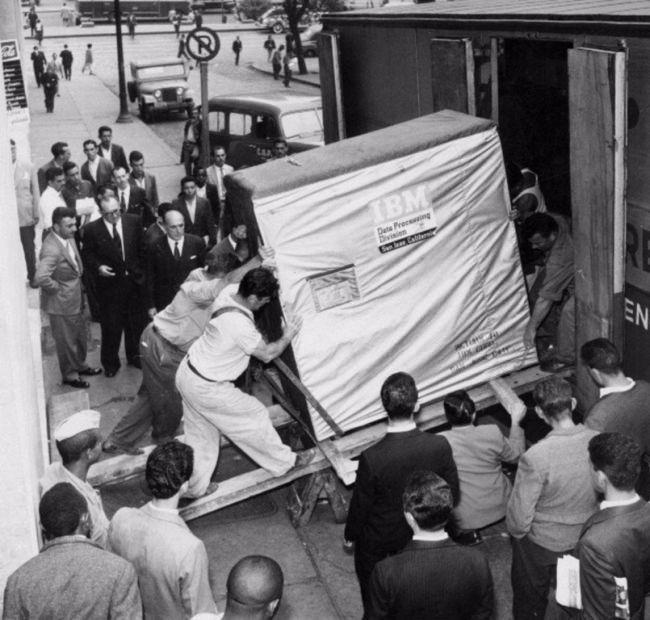 <p>5MB IBM sabit sürücü, 1956</p>

<p> </p>
