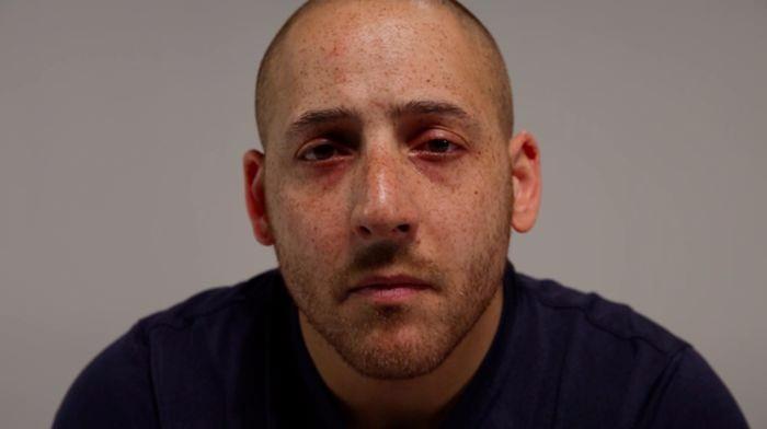 <p>Kevin Hines'la tanışın. Golden Gate Köprüsü'nden atlanan binlerce insan arasından, en fazla ölümcül atlamadan sağ kurtulan% 1'den az kişinin bir parçası.<br />
"Atlamadan sonraki düşüncelerine gelince, Hines şöyle diyordu:" Birkaç serbest düşüş var. Bu anda anladım, ne yaptım şimdi? Ölmek istemiyorum. Lütfen beni kurtarın. ""</p>

<p> </p>

<p> </p>
