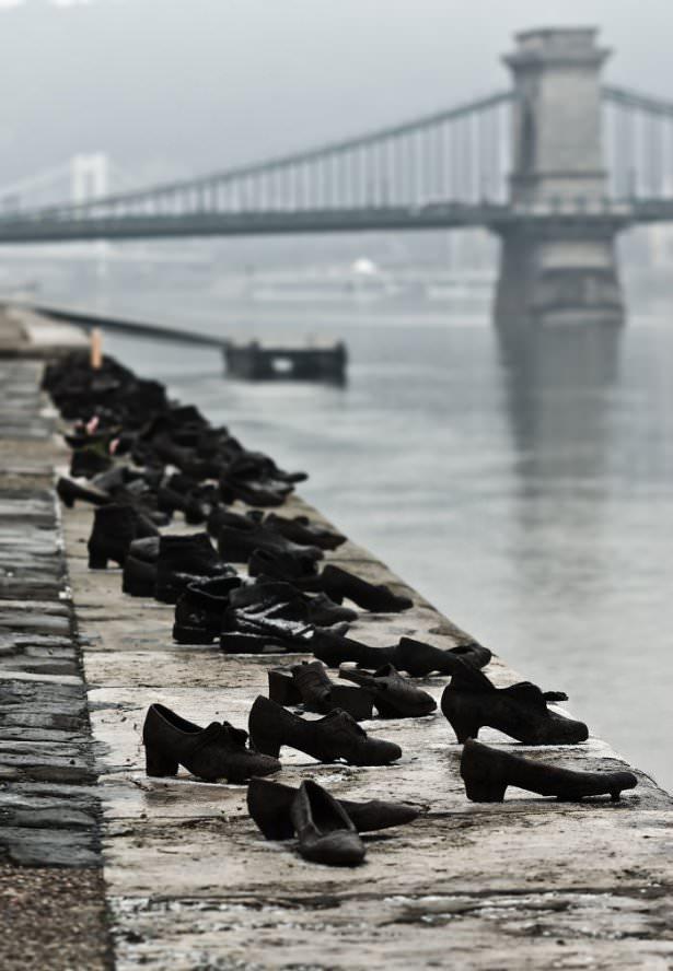 <p>Tuna Kıyısındaki Ayakkabılar ( Shoes On The Danube Bank ) – Budapeşte</p>
