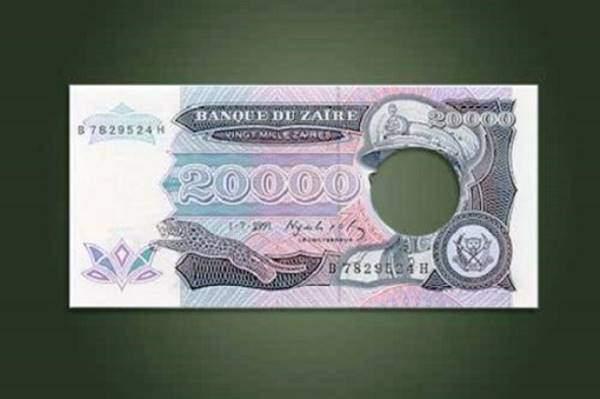 <p><strong>Zaire’nin Mobutu banknotları</strong></p>

<p>1997 yılında Afrika ülkesi Zaire (bugünkü adıyla Demokratik Kongo Cumhuriyeti), ülkenin diktatör lideri olan Joseph Mobutu’nun rejimini yıktı. Fakat yeni yönetim, yeni para bastıracak finansal gücü olmadığı için -ironik bir şekilde- eski rejimin banknotlarını kullanmaya devam etme kararı aldı ve müthiş bir yaratıcılık örneği göstererek eski lider Mobutu’nun kafasını paraların üzerindeki kaldırdı.</p>
