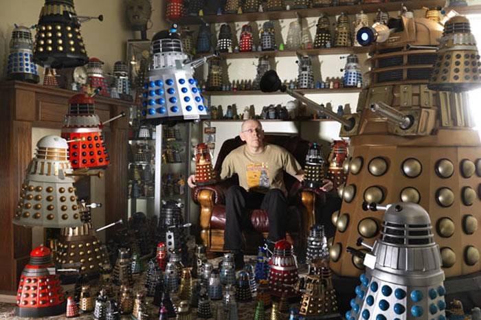 <p><span style="color:#FFFFFF"><strong>4- İ</strong>ngiltereli Rob Hull 571 değişik modelle en büyük Dalek (Dr Who isimli dizideki robotlar) koleksiyonuna sahip.​</span></p>

