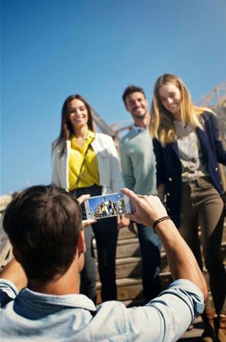 <p>Sony Xperia T3, orta sınıfa mensup olmasına rağmen Bluetooth 4.0, NFC, Wi-Fi ve A-GPS gibi zengin bağlantı seçenekleri barındırıyor.</p>

<p> </p>
