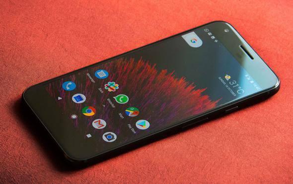 <p> Google Pixel XL</p>

<p> </p>

<p>Ağırlığı: 168 gram</p>

<p>Ekran büyüklüğü: 5.5 inç (1440x2560 piksel çözünürlük)</p>
