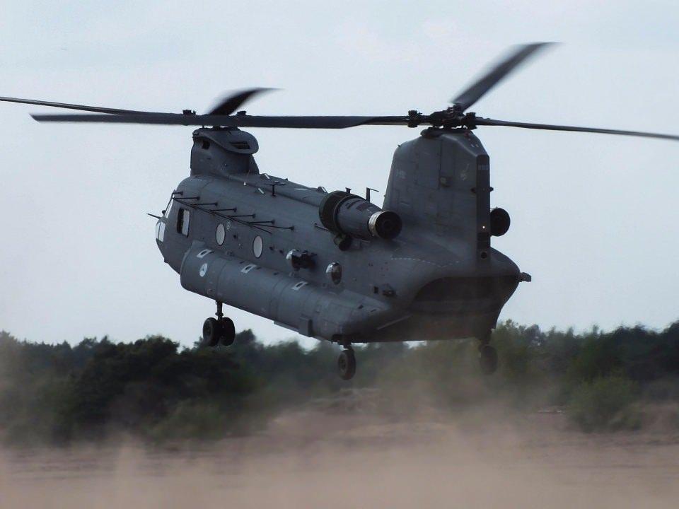 <p>CH-47 Chinook Boeing firması tarafından üretilen helikopter,  aynı anda 55 personel taşıyabiliyor.</p>
