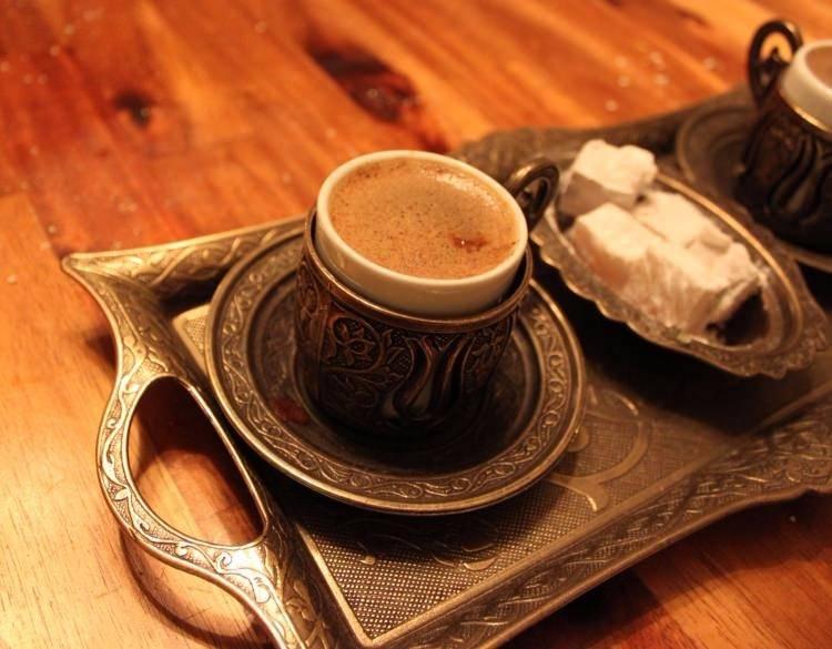 <p>Bir fincan Türk kahvesi 11.5 gram şeker içerir.</p>
