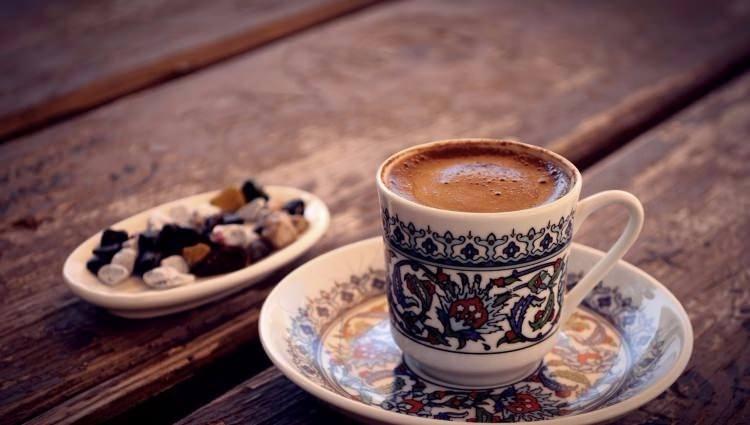 <p>Günde iki fincan Türk kahvesi, kolon kanseri riskini, kalın bağırsak kanseri riskini yüzde 25, safra kesesinde taş riskini yüzde 45 azaltıyor</p>
