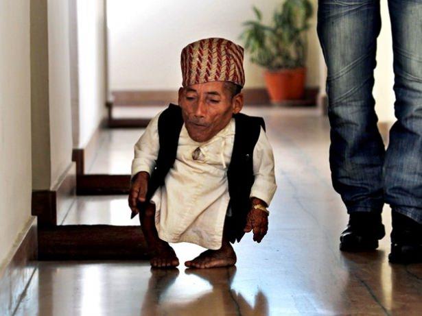 <p>54,6 santimetre boyuyla dünyanın en kısa adamı olan Nepalli Chandra Bahadur Dangi, 76 yaşında hayata veda etti.</p>

<p> </p>
