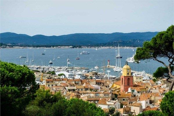 <p><strong>8. Avenue des Palmiers - Saint Tropez, Fransa</strong></p>
<p>Metrekareye 39 bin dolar</p>