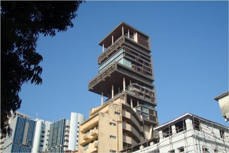 <p>12. Antilla, Mumbai</p>

<p>2,5 milyar dolar</p>
