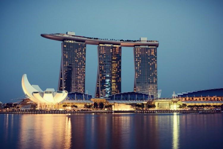 <p>3. Marina Bay Sands, Singapur</p>

<p>8 milyar dolar</p>
