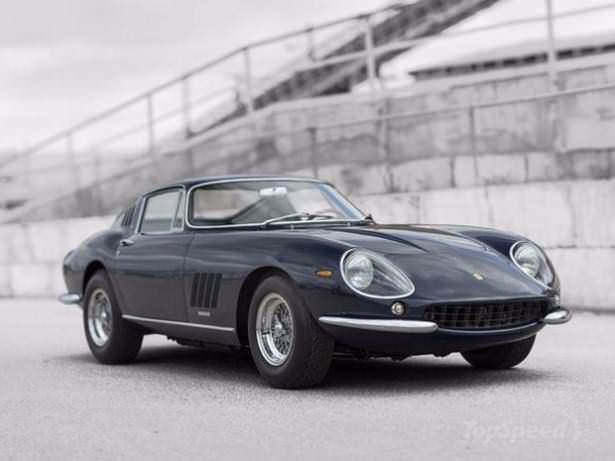 <p>1967 Ferrari 275 GTB/4 3.3 litrelik canavar motoru ve 264 km son hızıyla Ferrari efsanesine çok katkıda bulunmuştu.</p>