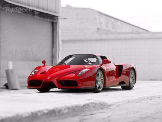 <p>2005 Ferrari Enzo 400 tane üretilen Enzo'lardan en son üretilen yani tam 400. olan Enzo. Banttan indirildiği anda Papa II. John Paul'a Ferrrari tarafından hediye edilmişti.</p>
