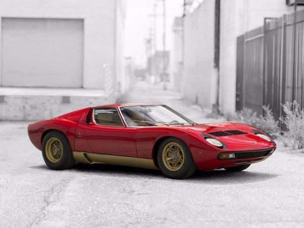 <p>1971 Lamborghini Miura P400 SV Lamborghini efsanesi olan ve 764 tane üretilen P400'lerden bir tanesi...</p>