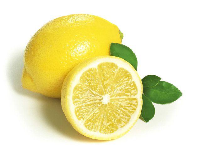 <p><strong>Limon</strong><br />
<br />
C vitamini bakımından oldukça zengin olan limon, bağışıklık sitemi, kalp damar sağlığı açısından oldukça faydalıdır. Limonun antioksidan etkisi osteoartrit ve romatoid artritin yol açtığı rahatsızlıkları hafifletmek için de kullanılır.<br />
<strong>Kalori</strong>: 17, <strong>Yağ</strong>: 0.2 g, <strong>Kolesterol</strong>: 0 mg, <strong>Sodyum</strong>: 1 mg, <strong>Karbohidratlar</strong>: 5.4 g, <strong>Lif</strong>: 2 g, <strong>Şeker</strong>: 1.5 g, <strong>Protein</strong>: 0.6 g.</p>
