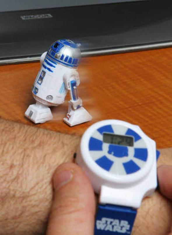 <p>R2-D2 Uzaktan kumandalı saatBu saat, sadece saati göstermekle kalmıyor, Artoo'yu da uzaktan kontrol edebiliyor.</p>

<p> </p>
