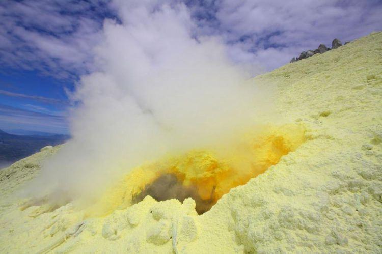 <p>Sinabung Volkanı / Endonezya<br />
<br />
Endonezya'nın Sumatra adasında yer alan aktif yanardağın çoğu yerinde patlamalar meydana gelir. Yakınlarındaki köyler 2010, 2013, 2014 ve 2015 yıllarında lav ve kül ile tamamen kaplanmıştır. En son patlama 27 Şubat 2016'da meydana geldi.</p>