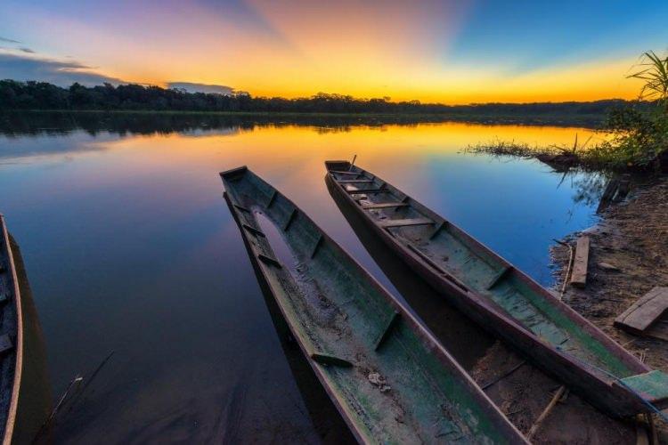 <p>Madidi Ulusal Parkı / Bolivya<br />
<br />
Manzara gerçekten muhteşem değil mi? Ama bir o kadar da ölümcül. Neden mi? Çünkü bölge dünyanın en tehlikeli ve agresif hayvanlarına ev sahipliği yapmakta. Bölgedeki bazı bitkiler de ölümcül. Bunlardan herhangi biriyle temas kaşıntı, baş dönmesi ve döküntülere neden olur. Burada vücutta meydana gelebilecek bir kesik veya küçük bir yara tropik parazitlere neden olur.<br />
</p>