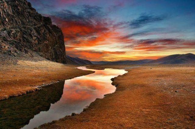 <p>ÖLMEDEN ÖNCE GÖRMENİZ GEREKEN YERLER<br />
<br />
Gobi Çölü, Moğolistan....</p>