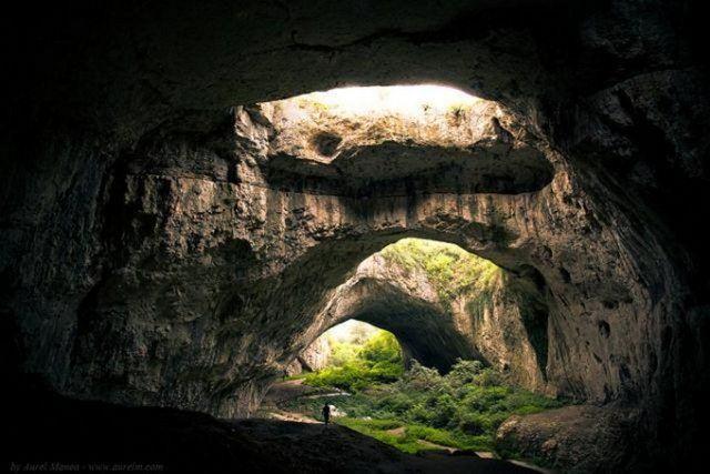 <p>Devetashkata Mağarası, Bulgaristan</p>