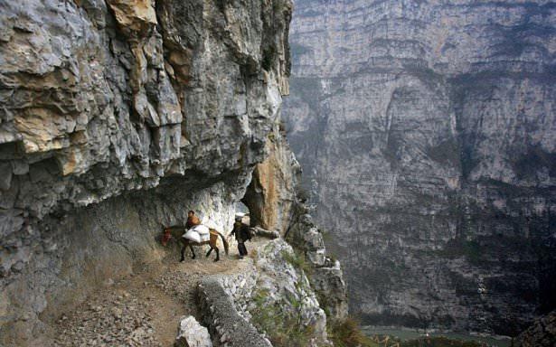 <p>Sichuan'da derin kanyonlar ve dik kayalıklar tarafından sarılmış olan bu köyü çok az kişi biliyor. </p>
