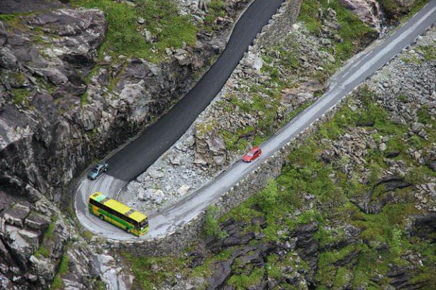 <p>12.4 metreden daha uzun araçların çıkmasına izin verilmeyen yol aynı zamanda turistler için de önemli bir gezi güzetgahı.</p>

<p> </p>
