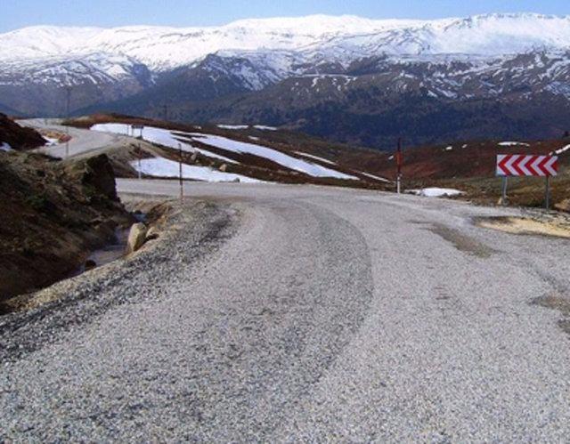 <p><strong>Çukuryurt Geçidi</strong><br />
İç Anadolu Bölgesi'de Konya üzerinde yer alan oldukça sarp bir dağ yoludur.</p>