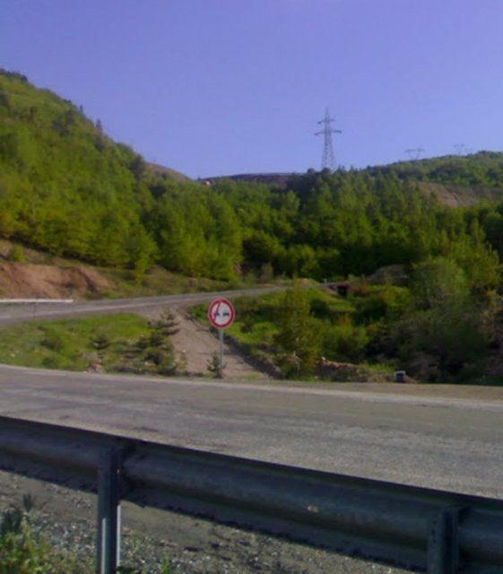 <p><strong>Geminbeli Geçidi</strong><br />
2010 metrelik rakımı ve dar yollarıyla listeye giren Geminbeli Geçidi Sivas'ta bulunmaktadır.</p>
<p> </p>
