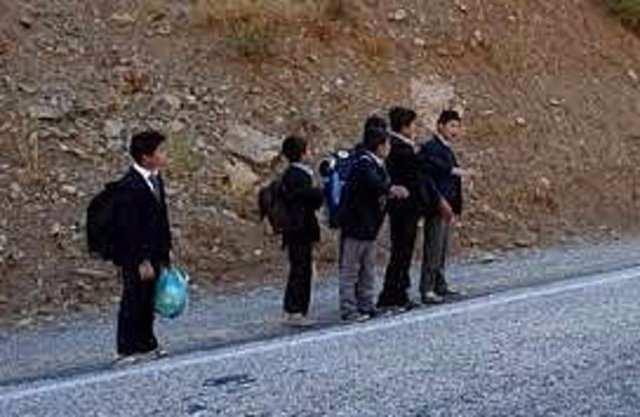 <p>Hakkari'de otostop çekerek...</p>

<p> </p>
