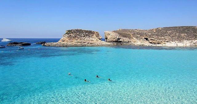 <p><strong>31. Comino Adası - Malta</strong></p>

<p>Yüzücüler ve dalgıçlar için tam bir cennet olan Comino Adası, film yapımcıları için de gözde noktalardan biri. </p>
