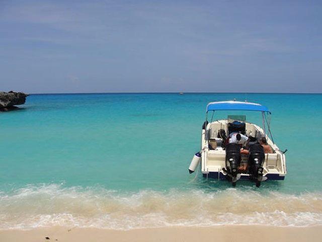 <p><strong>26. Köpek Adası - San Blas, Panama</strong></p>
<p>Kartpostallardan çıkmış gibi, bembeyaz kumlu plajları, son derece dost canlısı yerli halkıyla Köpek Adası dünyanın en güzel noktalarından bir diğeri</p>