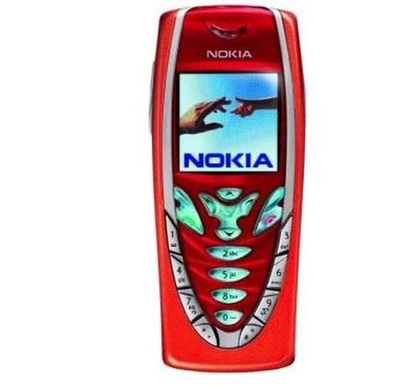 <p>Nokia 7210</p>

<p>Nokia'nın ince tasarıma sahip telefonlarından 7210 aynı zamanda şirketin ilk renkli ekranlı telefonlarından biri. 2002 yılında satışa sunulan cihazın ekran çözünürlüğü 128x128 pikseldi ve ağırlığı 133 gramı buluyordu.</p>
