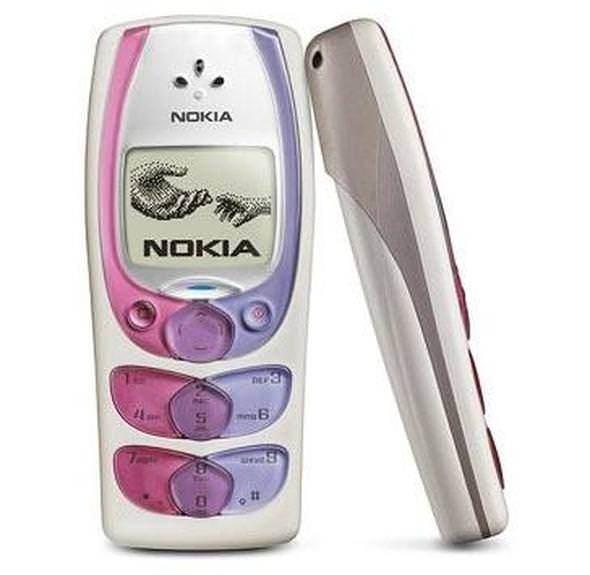 <p>Nokia 2300</p>

<p>Nokia'nın en çok satan telefonlarından 2300'a olan benzerliğiyle dikkat çeken cihazın klavyesindeki renkler ise ilginç bir görünüme sahipti.</p>
