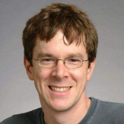 <p>Robert Tappan Morris Dünyanın ilk solucan yazılımı olan Morris solucanının üreticisi olan Robert Tappan Morris bu programı aslında "internetin ne kadar büyük olduğunu test etmek için" yazdığını iddia etmekte olsa da programın çok büyük sayıda bilgisayara yayılıp ağları çalışmaz hale getirmesi sonucu yakalandı. Ceza durumu: Üç yıl ceza aldı ve 10.500 USD ceza ödedi.</p>
