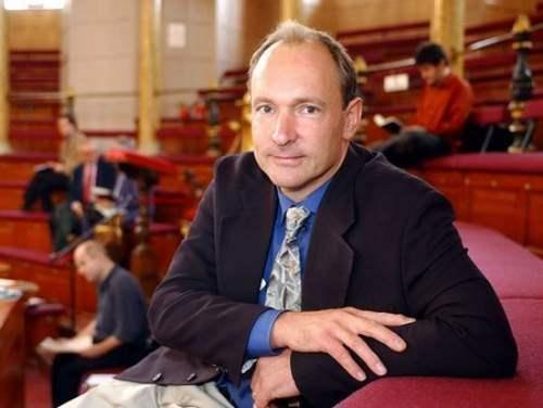 <p>Tim Berners-Lee Word Wide Web yani www konsepti Berners-Lee`nin icadıdır. Yine bir beyaz hacker olarak nitelendirilen Tim, üniversite yıllarında hacker suçlaması ile ceza almış ve bilgisayarları kullanması 3 yıl boyunca yasaklanmıştı. Üniversite yıllarında kendi bilgisayarını kendisi yapmış olan Lee hypertext (http) sisteminin üreticisidir.</p>
