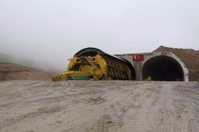 <p>"TÜNEL BU YILIN SONUNDA TRAFİĞE AÇILACAK"</p>

<p> </p>
