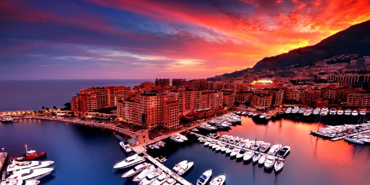<p>Araştırmaların sonucuna göre "Monaco" dünyanın en uzun ömürlü ülkesi seçilmiş ve ortalama 90 yıl ömür ile listenin ilk sırasını almıştır. </p>
