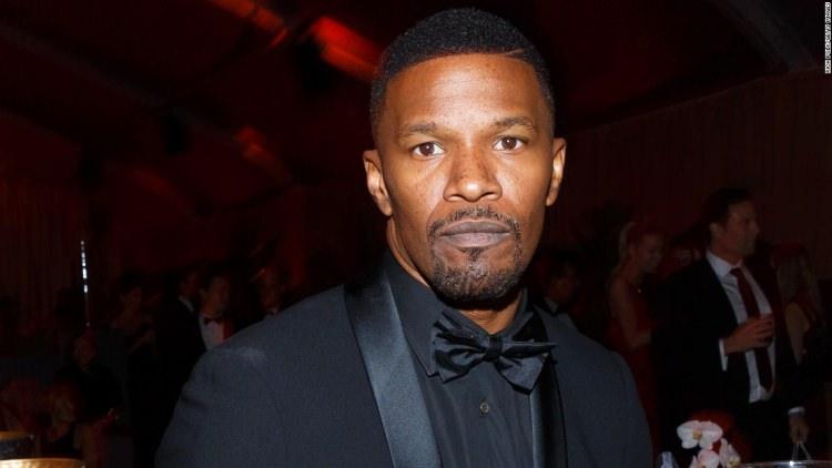 <p><strong>İşte sondan başa doğru altın orana uyan hatlarıyla dikkat çeken ünlüler...</strong></p>

<p><strong>10. Jamie Foxx %85.46</strong></p>
