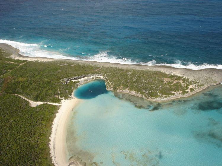 <p>BÜYÜK MAVİ ÇUKUR /  BAHAMALAR<br />
Dünyanın en derin sualtı çukurlarından biri olan Bahamalar'daki Mavi Çukur (Dean's Blue Hole) 7 bin 300 metrekarelik koy ve 202 metre derinliğinde...</p>
