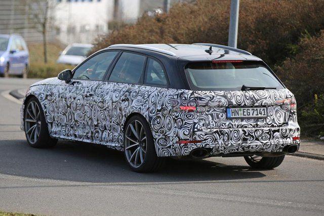 <p>A8'in yanında RS4 Avant modelinin de tanıtılacağı söylentiler arasında.</p>