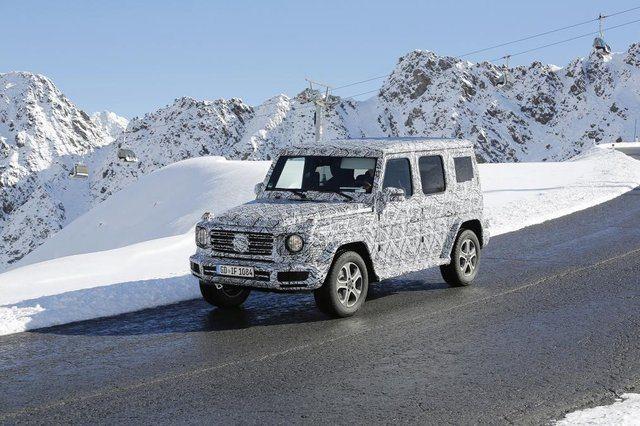 <p>Mercedes G serisi sadece kamuflajlı olarak görüntülenebildi.</p>