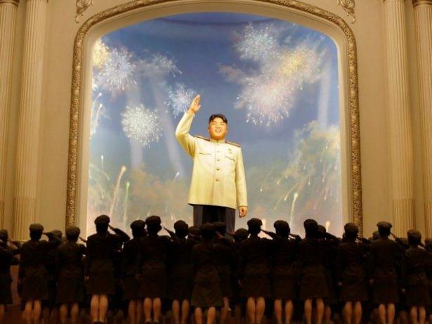 <p><strong>Kendi zaman dilimini yarattı!</strong></p>

<p>Başlangıç tarihi 15 Ağustos olan Kuzey Kore zaman dilimi Pyongyang Time ismini alıyor.</p>
