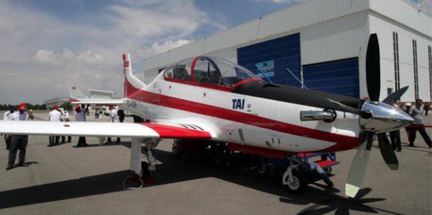 <p>Azami servis irtifasının 10 bin 577 kilometre olduğu kydedilen Hürkuş'un, 15 bin ft'de maksimum havada kalma süresi ise 4 saat 15 dakika. Yine 15 bin ft'de 1478 km gidebilen Hürkuş, deniz seviyesinde 489 metre kalkış mesafesine sahip. </p>
<p> </p>